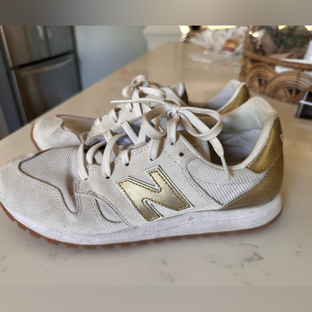NEW BALANCE 520 CALAB WITH J.CREW GOLD SNEAKERS women’s size 9 good condition